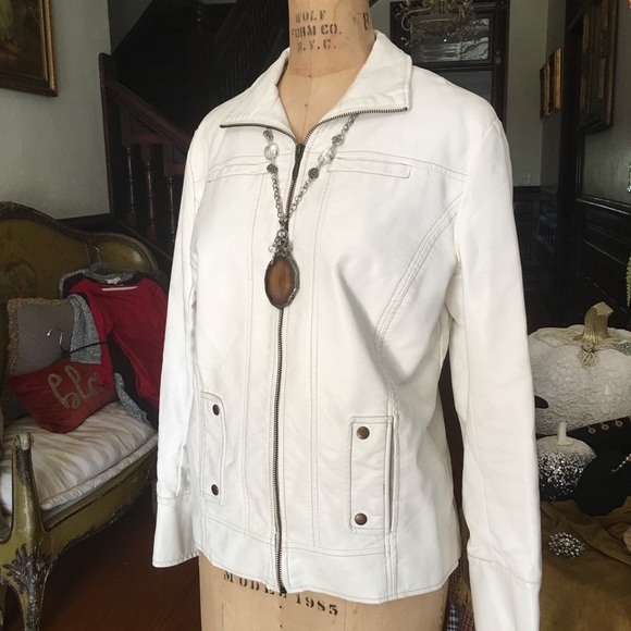 Chico’s cream faux leather  jacket. Size 8 GUC - Picture 4 of 8